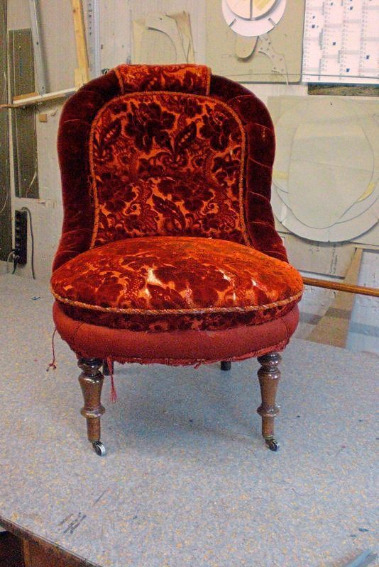 alter Stuhl ohne Armlehnen