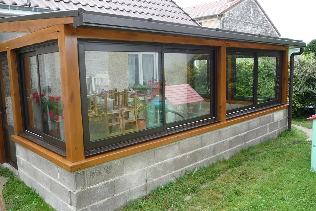 Pergola avec fenêtres