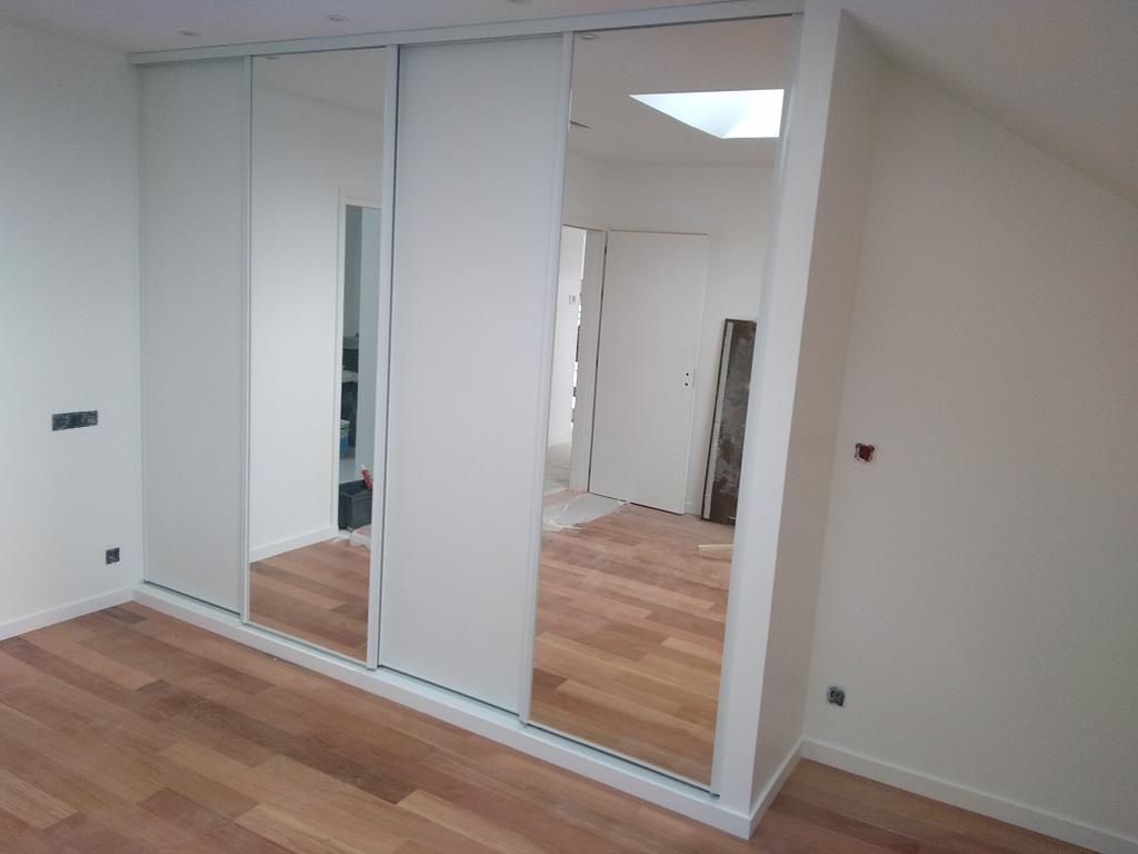 Grand dressing avec miroir