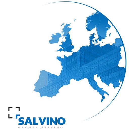 Une carte bleue de l'Europe inscrite dans un cercle, avec le logo du groupe Salvino dans le coin inférieur gauche.