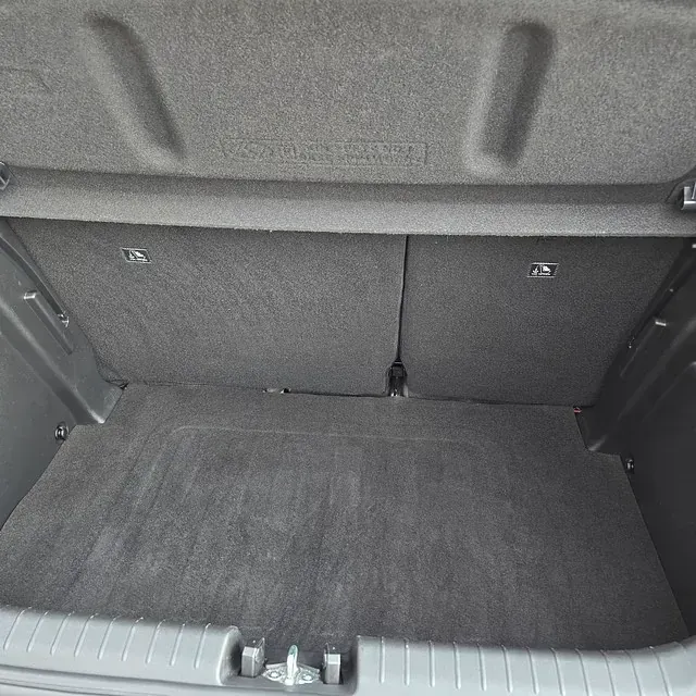 Un primer plano del maletero de un coche.