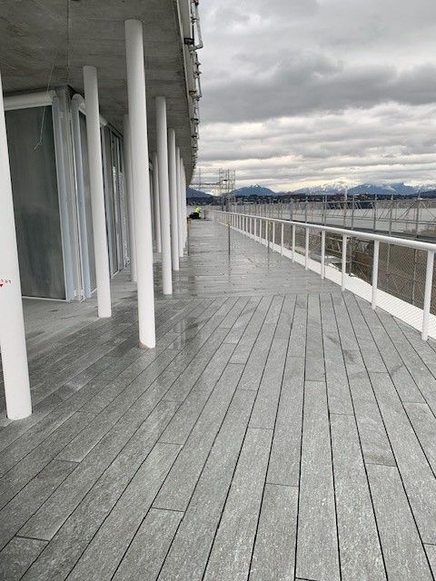 Terrasse avec sol en pierre