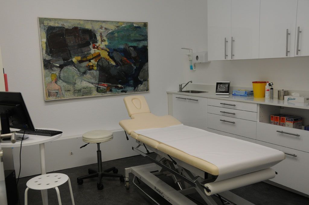 Behandlungszimmer in Praxis von Dr. med. S. Hassam