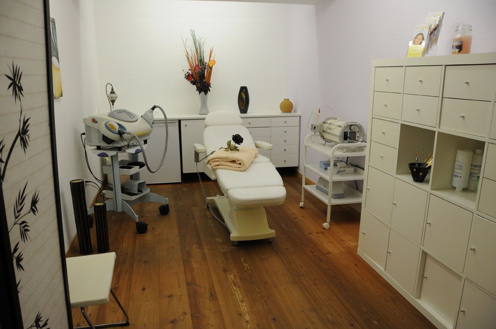 Behandlungszimmer in Praxis von Dr. med. S. Hassam