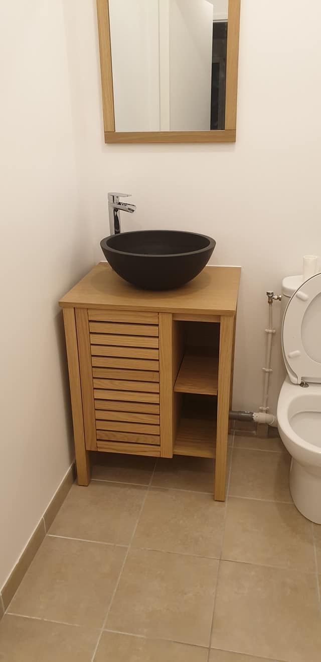 Meuble de salle de bains avec vasque noire