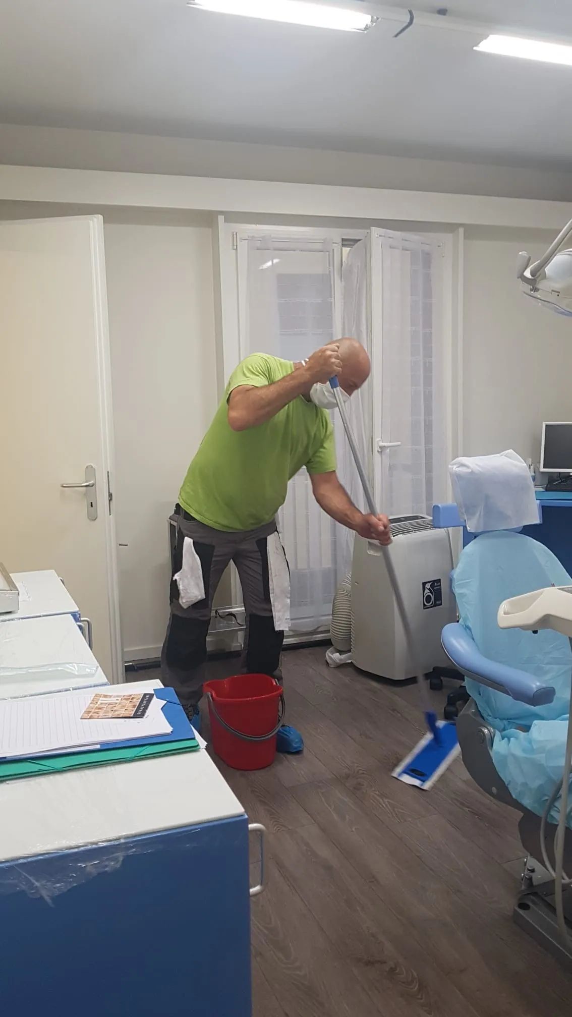 Pulizia parquet sala dentista - Best Clean Sagl