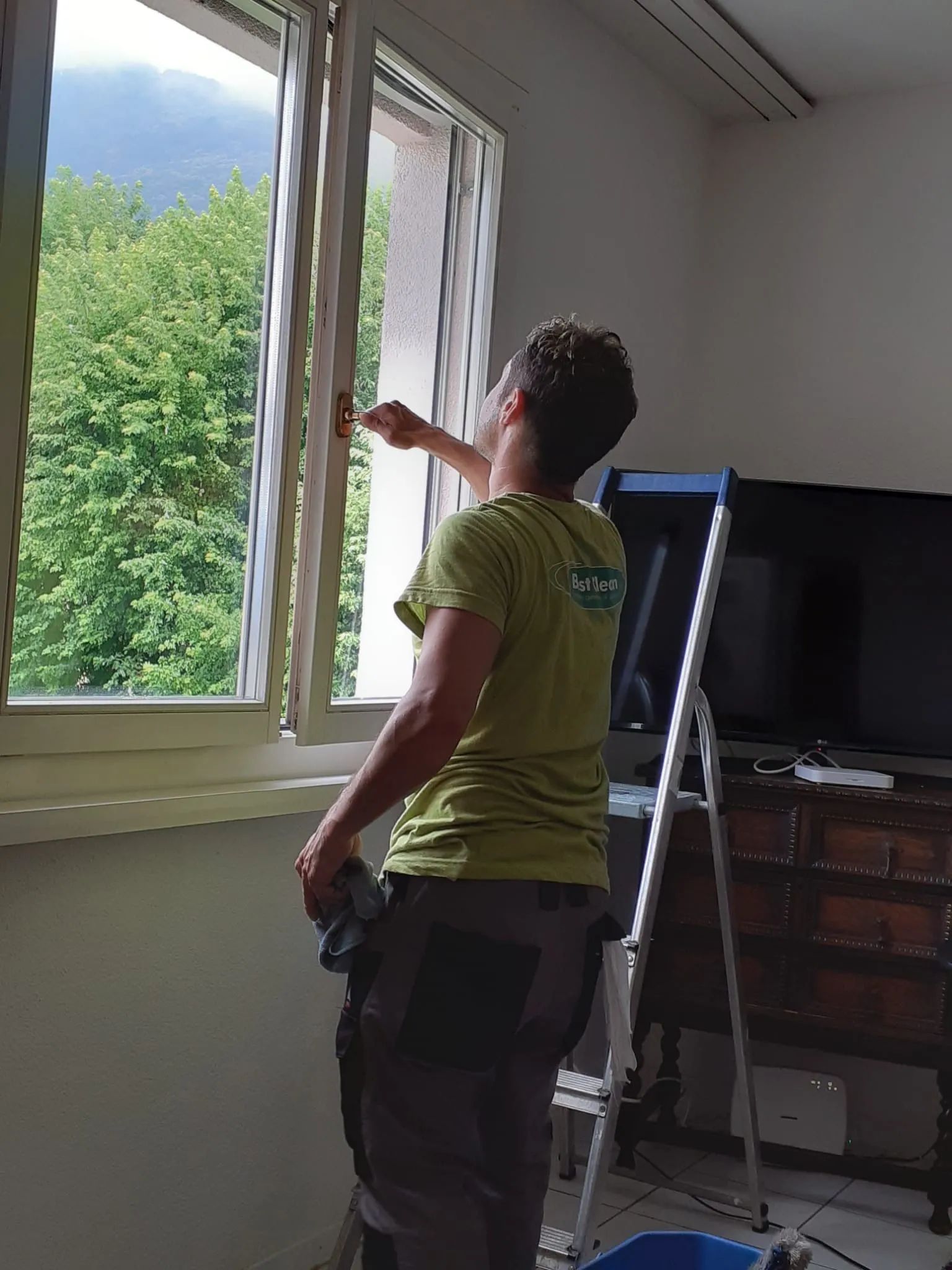 Pulizia professionale vetri - Best Clean Sagl