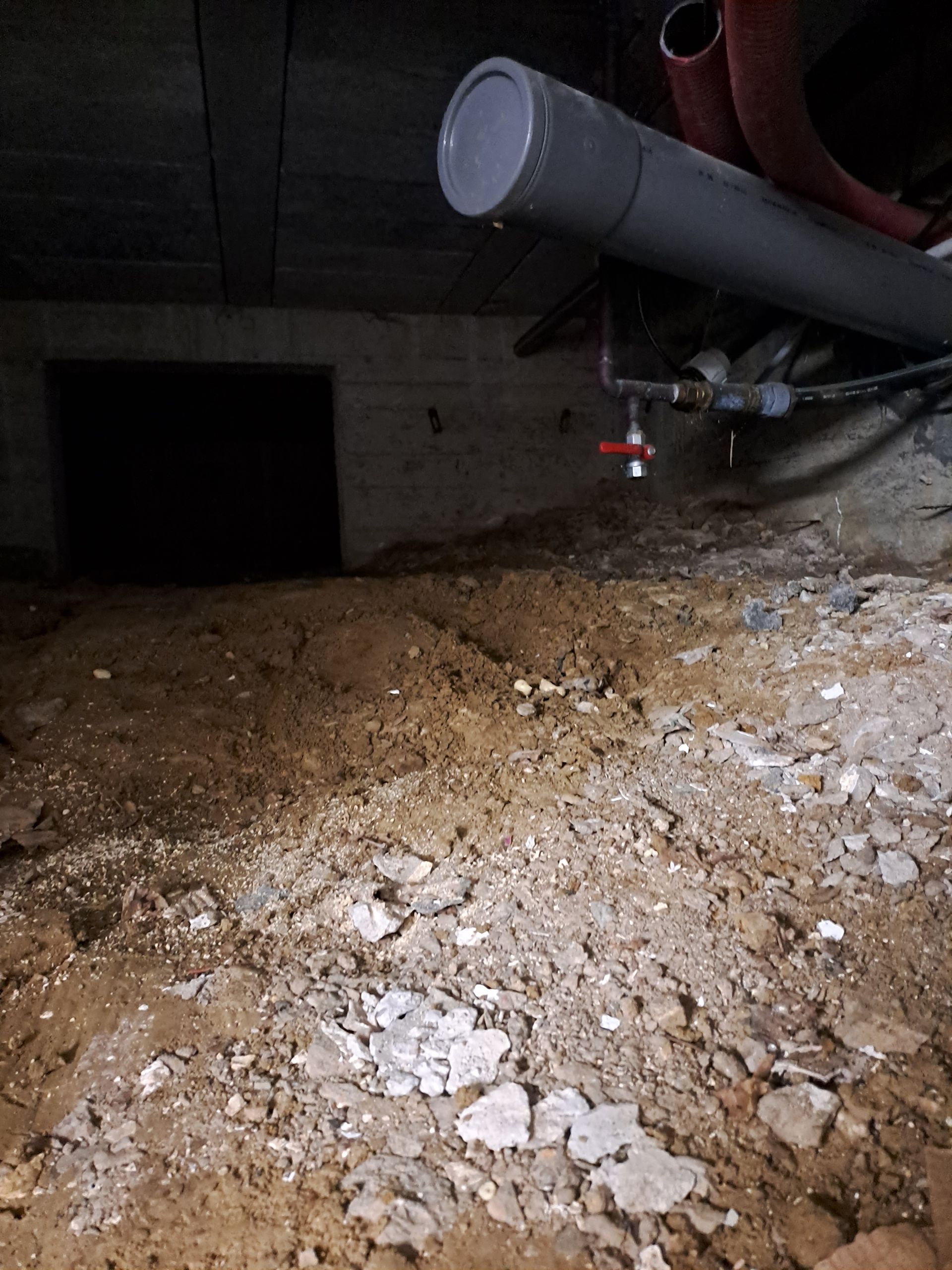 Espace sous-terrain après intervention de notre entreprise de débarras