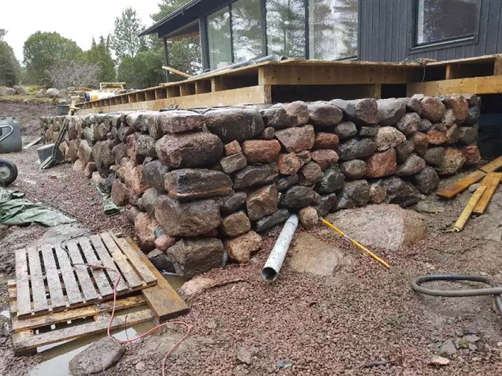 luonnonkivimuuri