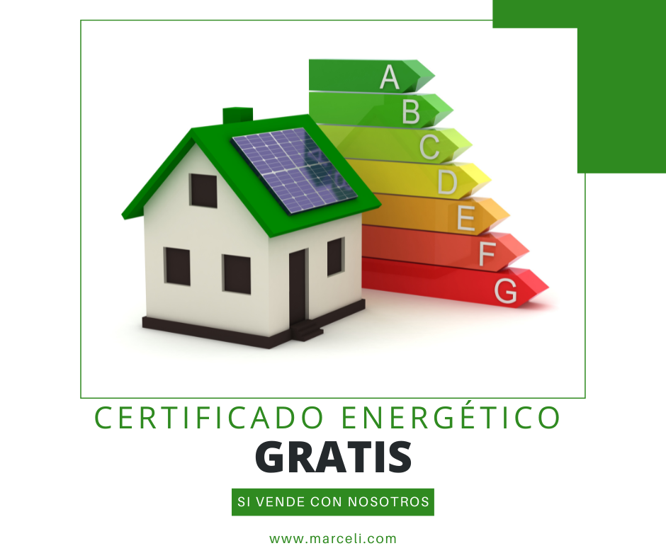 Una casa con techo verde y paneles solares junto a una pila de calificaciones energéticas