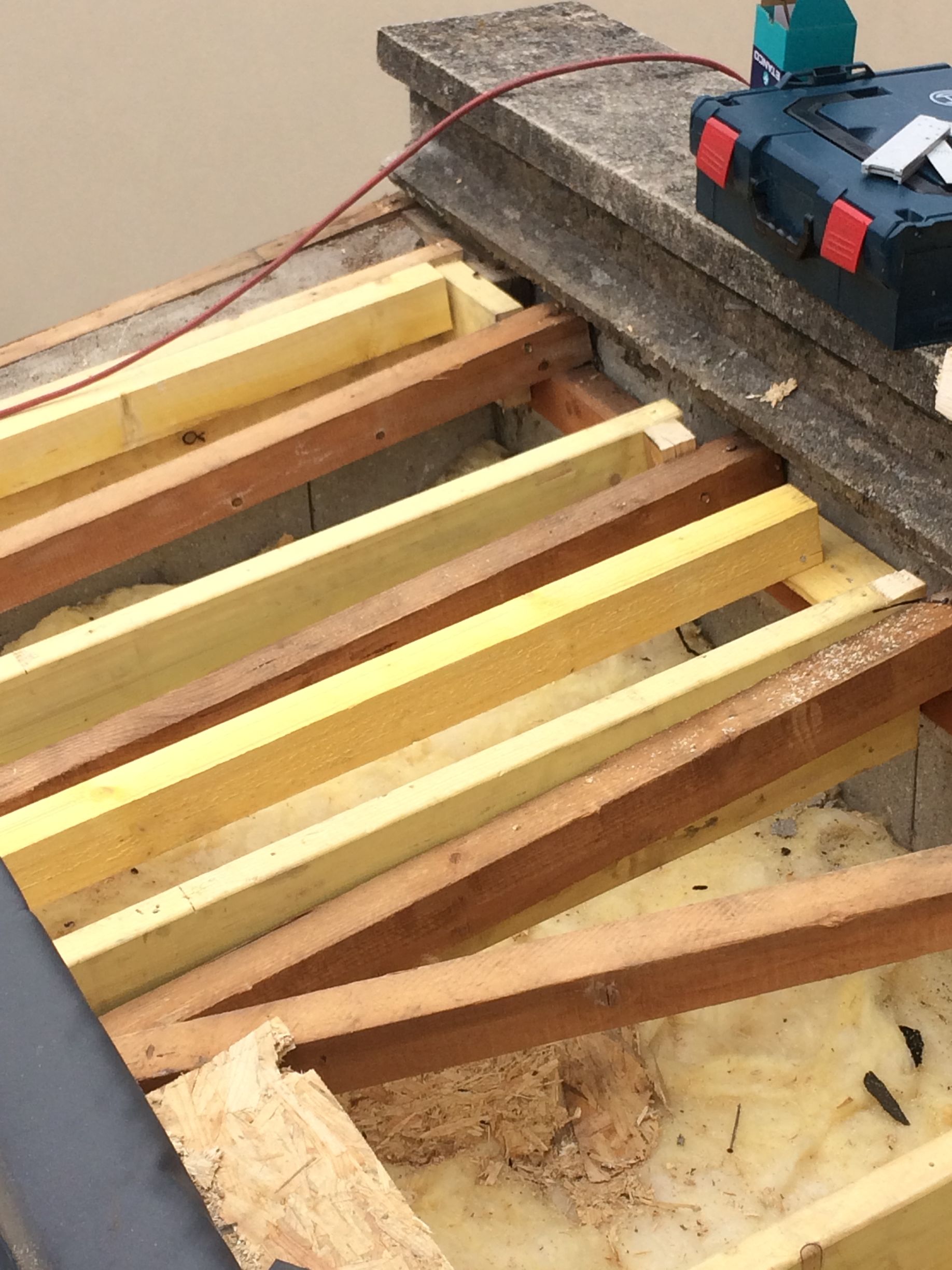 Une charpente en bois.