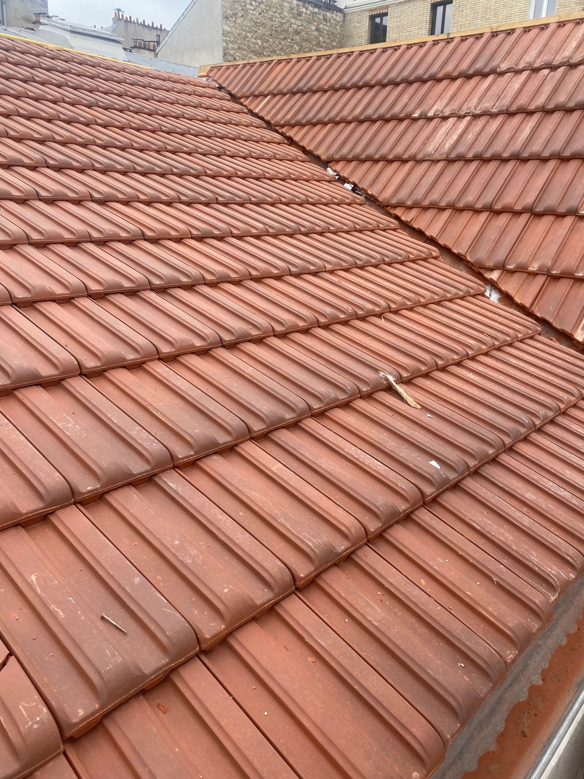 Deux pans de toiture.