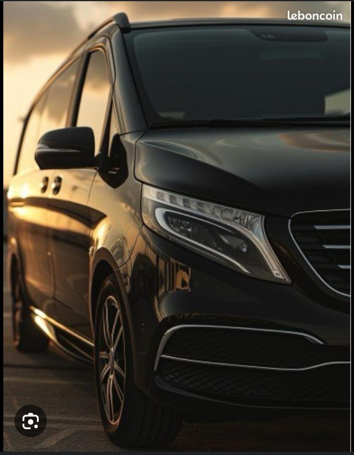 Une voiture noir