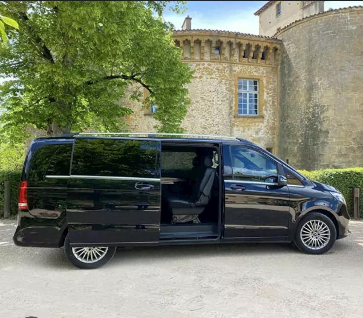 Un minibus noir