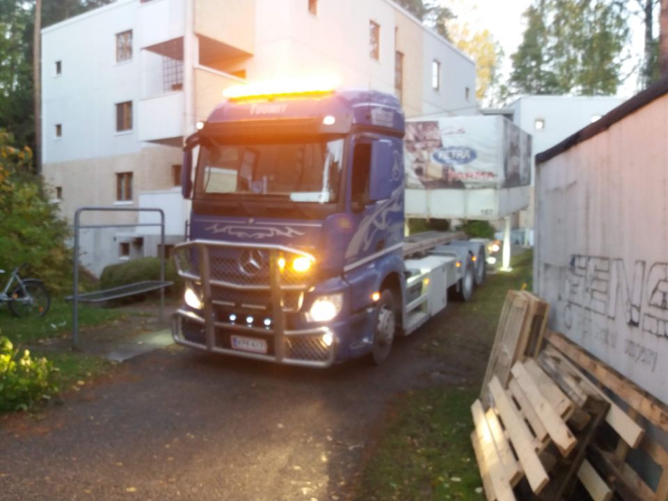 Kuljetusliike Juhani Tuomi Oy
