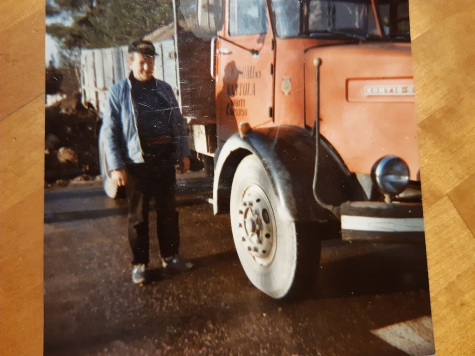 Kuljetusliike Juhani Tuomi Oy
