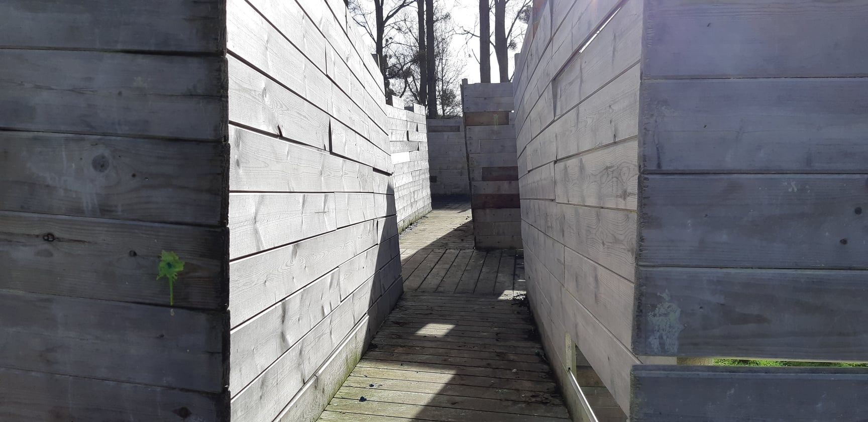 Intérieur du fort d'un terrain de paintball