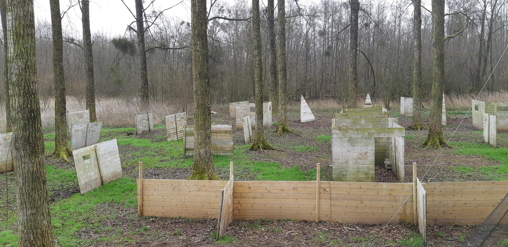 Vue global du terrain de paintball