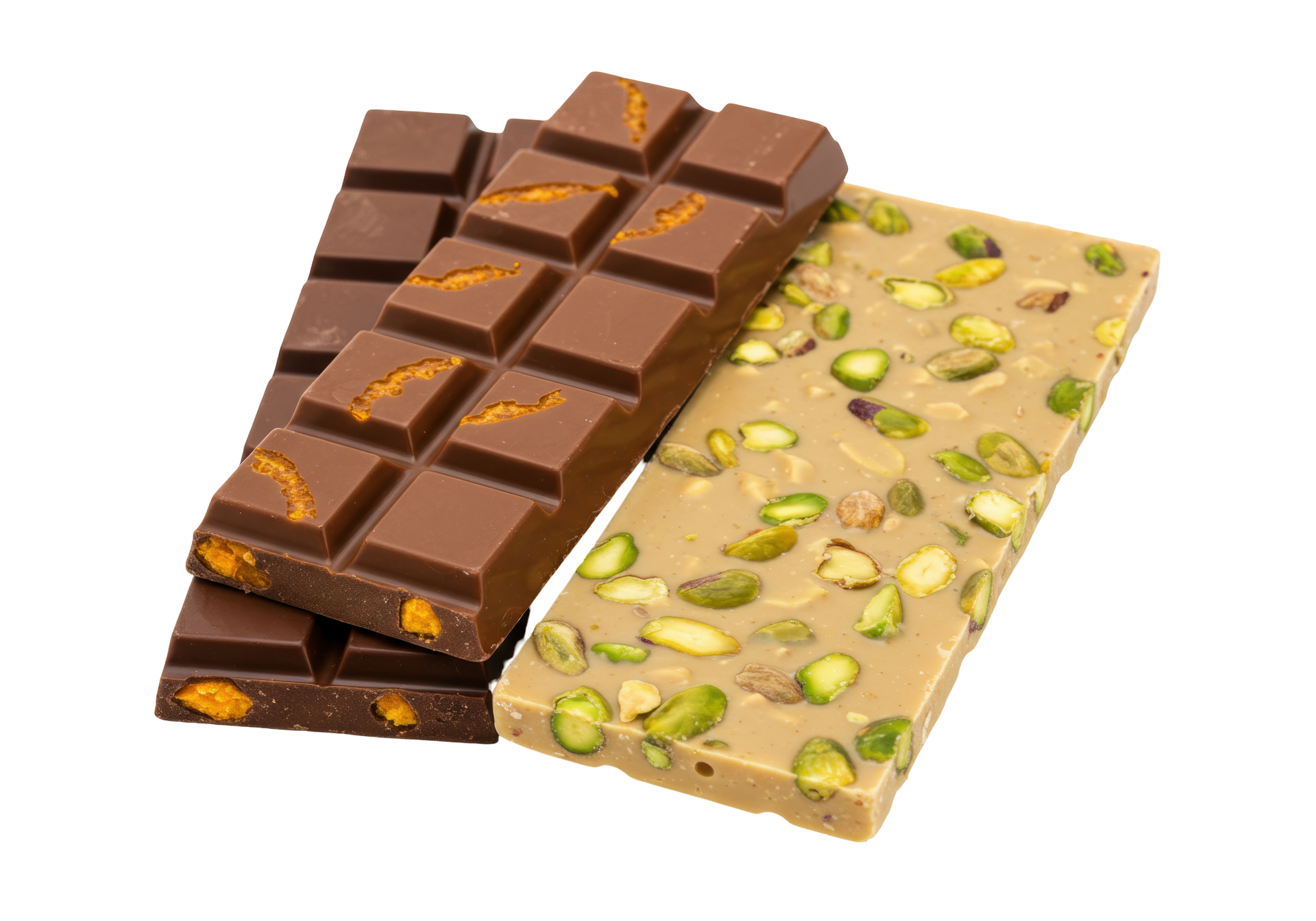 Deux barres de chocolat rectangulaires, l'une noire avec des morceaux d'orange et l'autre claire avec des pistaches, sur fond blanc.