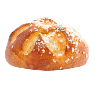 Une petite brioche dorée, recouverte de gros cristaux de sucre blanc, sur un fond blanc.