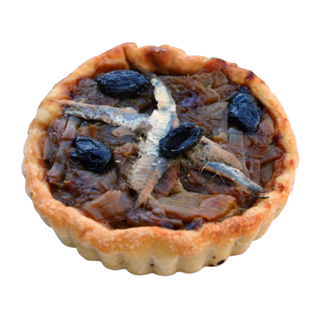 Une pissaladière ronde à la croûte dorée, garnie d'oignons caramélisés, d'olives noires et d'anchois.
