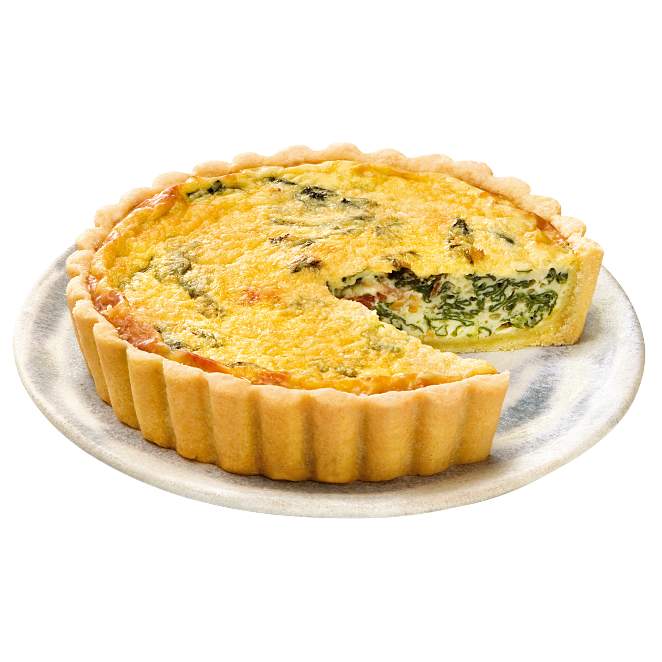 Une quiche aux épinards et au fromage à laquelle il manque une part, servie sur une assiette ronde en céramique sur fond blanc.