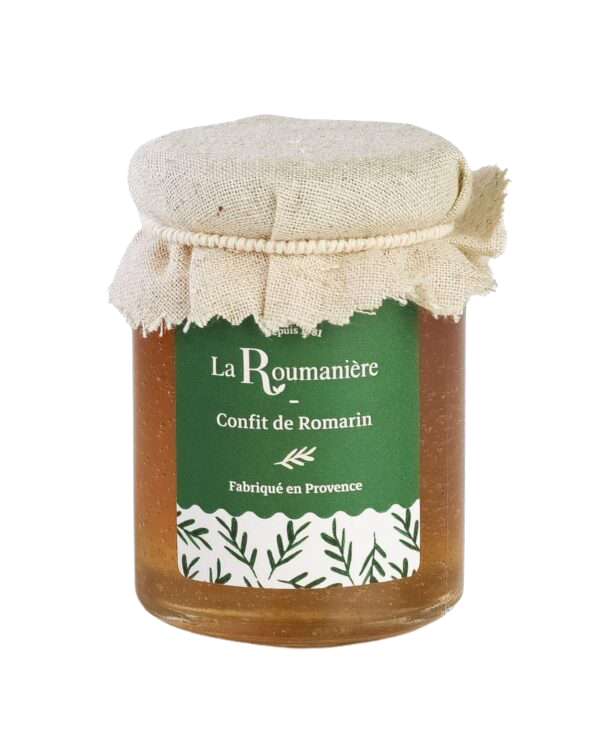 Un brin de romarin frais et vert sur fond blanc uni.