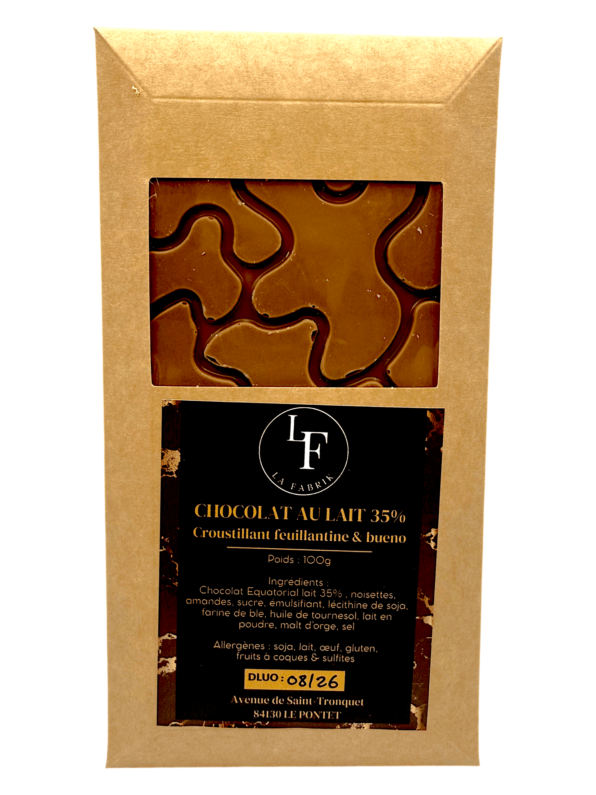 Une tablette de chocolat noir partiellement déballée de son papier doré, avec plusieurs morceaux brisés éparpillés en dessous.