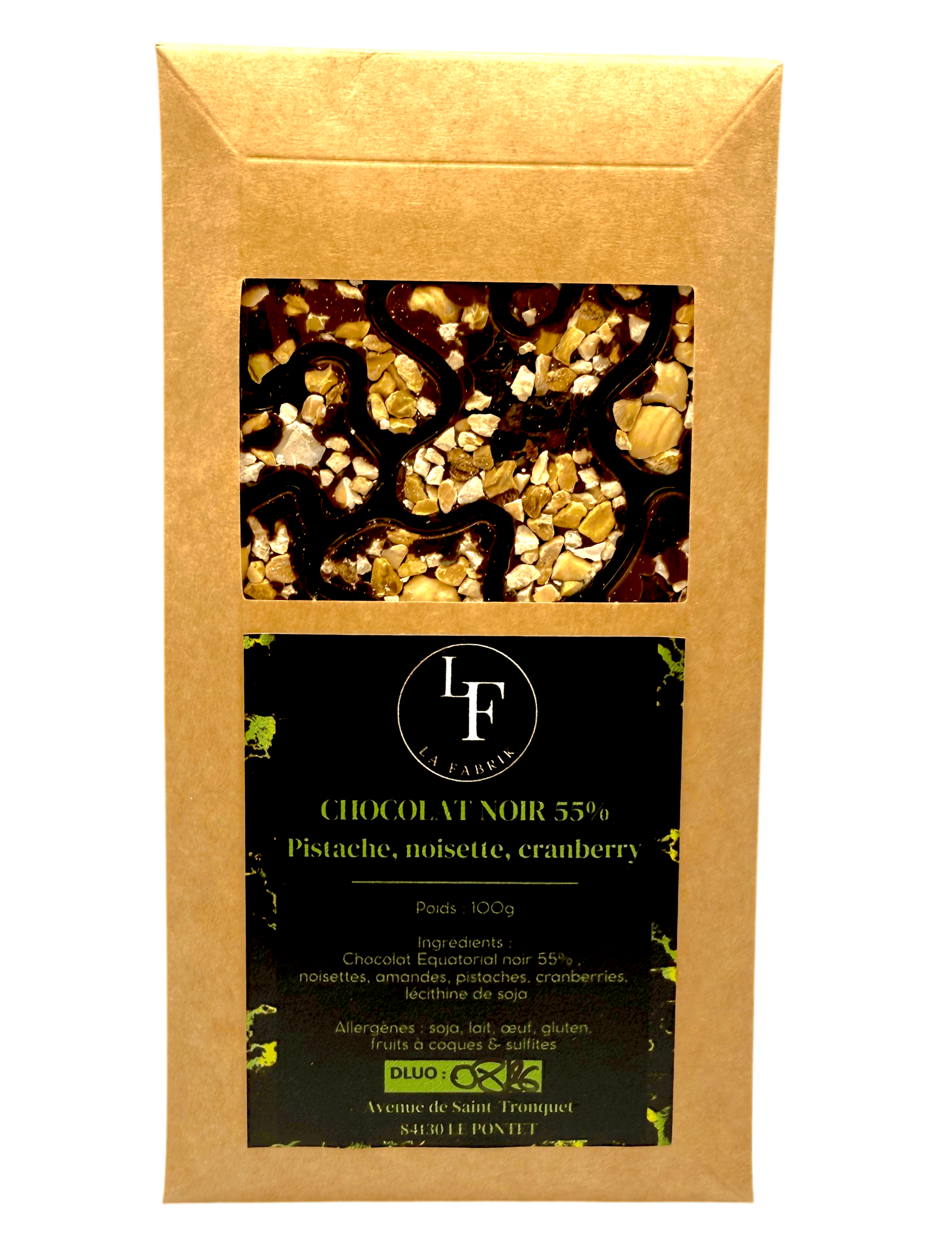 Une tablette de chocolat noir partiellement déballée de son papier doré, avec plusieurs morceaux brisés éparpillés en dessous.