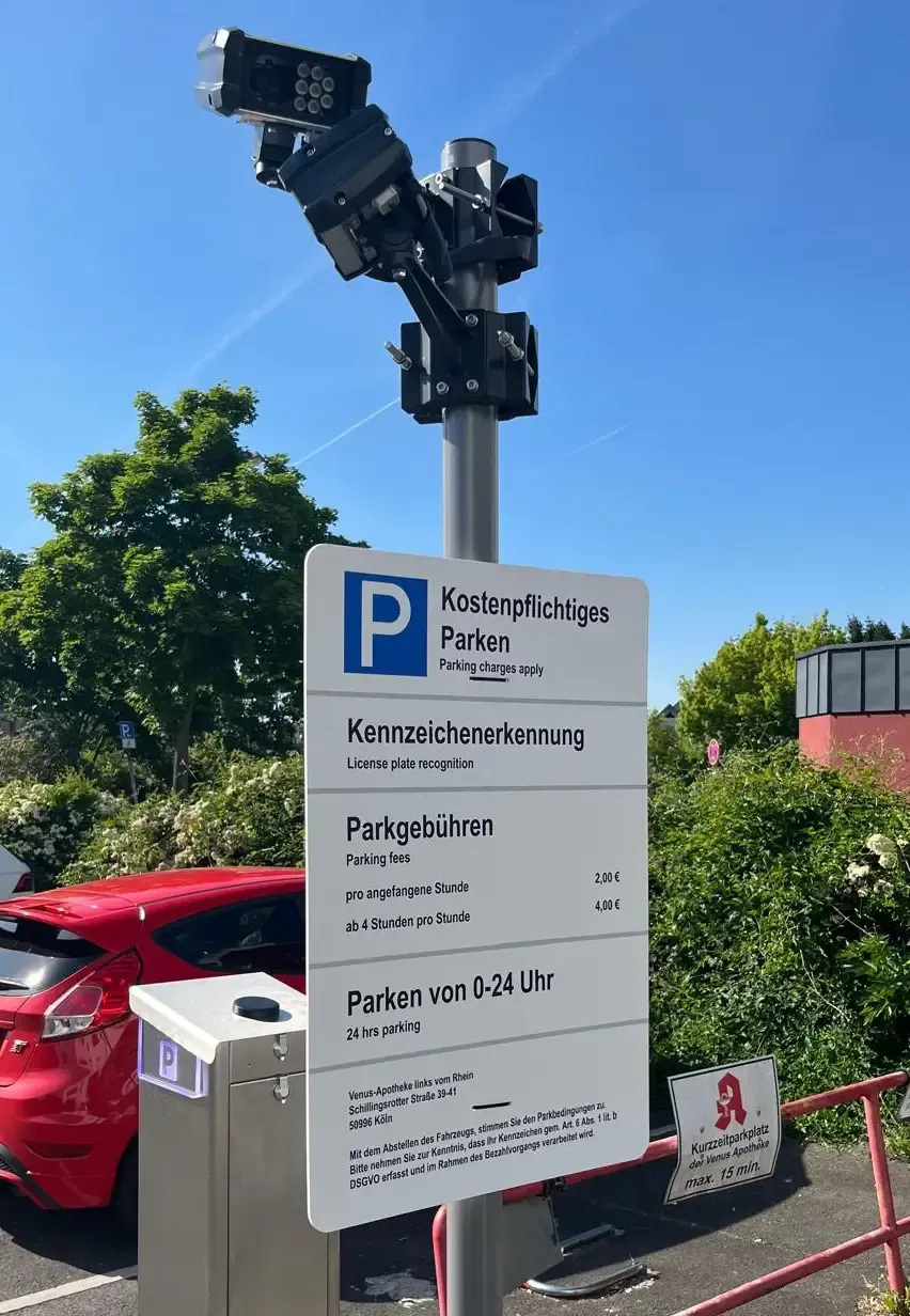 Schranken mit Kennzeichenerkennung und QR-Code Terminal Schranken mit Kennzeichenerkennung und QR-Code Terminal