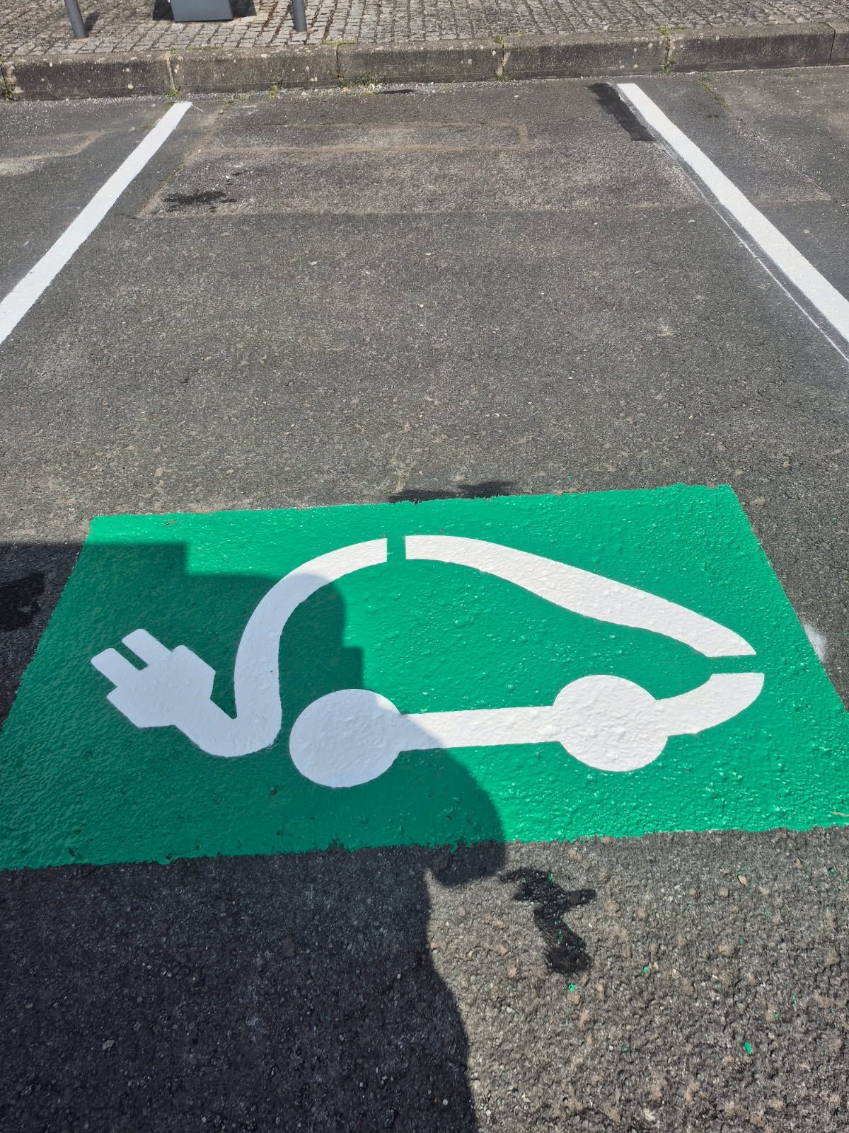 Marquage au sol pour voiture électrique