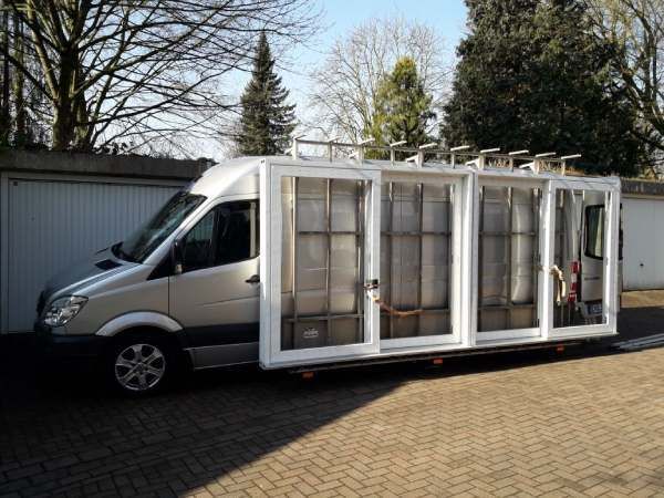 Türen an einem Transporter