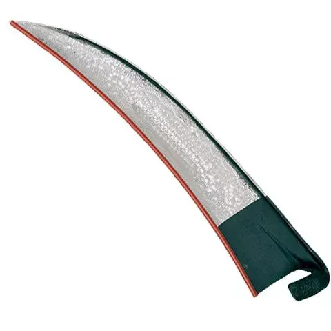 Hoja de cuchillo curvada plateada y roja con mango oscuro sobre fondo blanco.