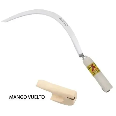 Hoz curva con mango blanco y funda de hoja beige, etiquetada como “MANGO VUELTO”.