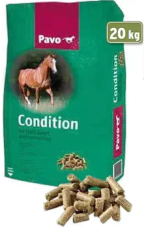 Bolsa verde de 20 kg de pienso para caballos Pavo Condition con la imagen de un caballo y pienso granulado derramándose.