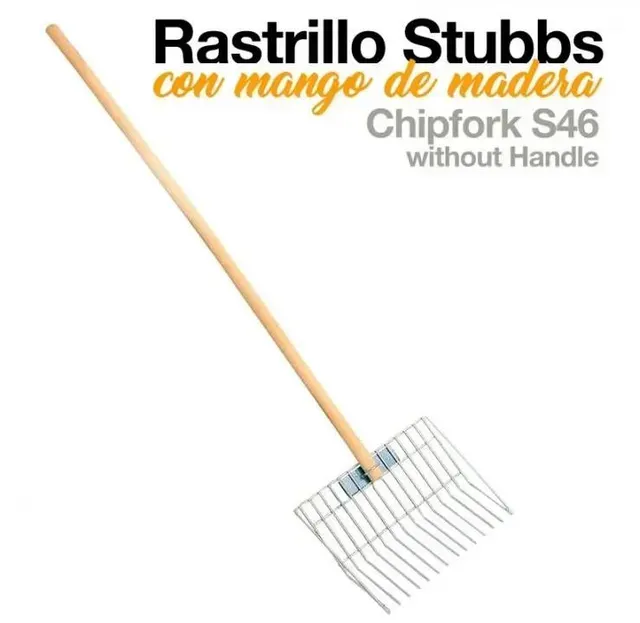 Rastrillo de metal de mango largo con mango de madera beige sobre fondo blanco, etiquetado como