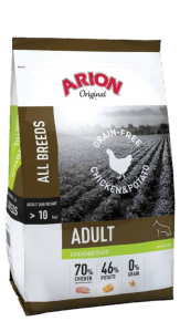 Bolsa de comida para perros adultos Arion sin cereales, envase blanco y marrón con gráfico de montaña.