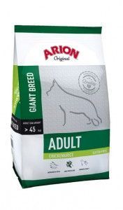 Bolsa de comida para perros adultos de raza gigante Arion Original, envase verde y blanco con silueta de perro.