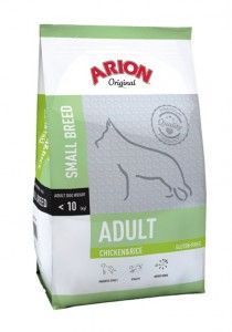 Bolsa de comida para perros adultos de raza pequeña Arion Original con sabor a pollo, en envase verde y blanco.