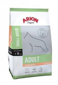 Bolsa de comida para perros adultos de raza pequeña Arion Original, color salmón, envase blanco y verde.