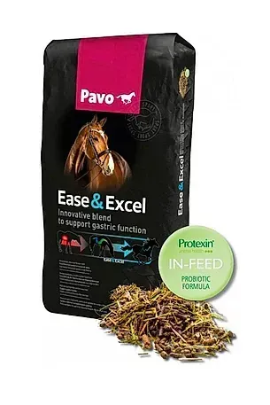 Bolsa de pienso para caballos Pavo Ease & Excel con heno y la imagen de un caballo en un envase negro.