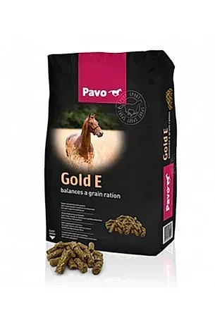 Bolsa de pienso para caballos Pavo Gold E con envase negro y rosa y la imagen de un caballo.