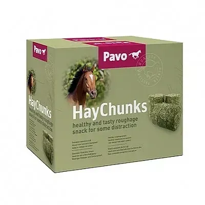 Caja de snacks para caballos Pavo HayChunks en color verde oliva con imagen de caballo y logotipo rosa.