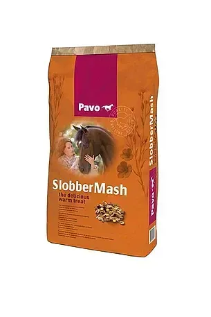 Bolsa naranja de pienso para caballos Pavo SlobberMash con la foto de un caballo en la parte delantera.