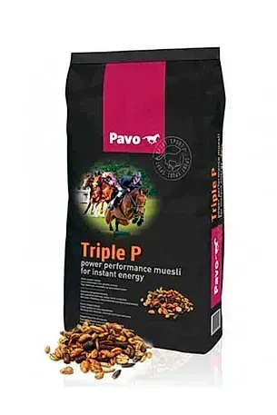 Bolsa de pienso para caballos Pavo Triple P, envase negro y rosa con imagen de un caballo y granos derramándose.