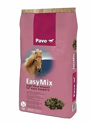 Bolsa Pavo EasyMix para caballos sucios y secos, saco de pienso rosa con foto de caballo.