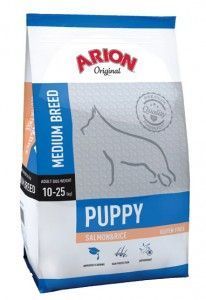 Alimento seco para cachorros de raza mediana ARION Original, bolsa con envase blanco y azul.