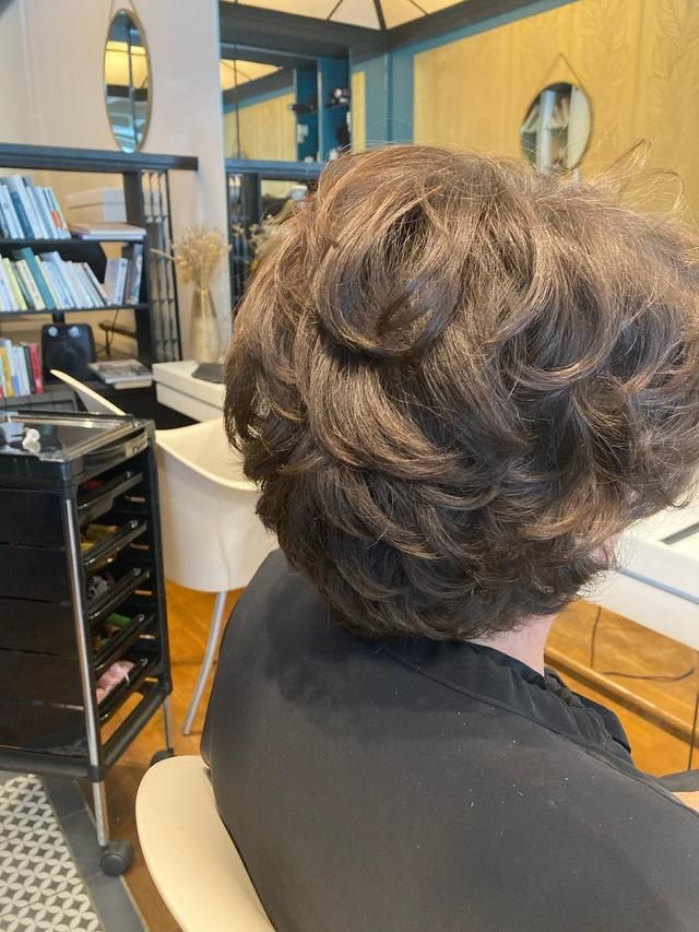 Couleur marron coupe brushing