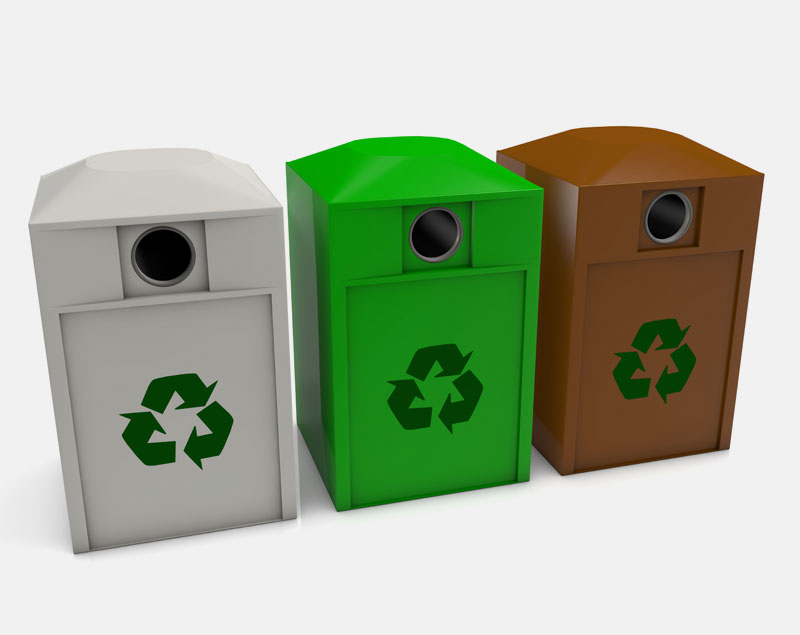 Drei Recyclingbehälter: weiß, grün und braun, jeweils mit Recyclingsymbol und runder Öffnung.