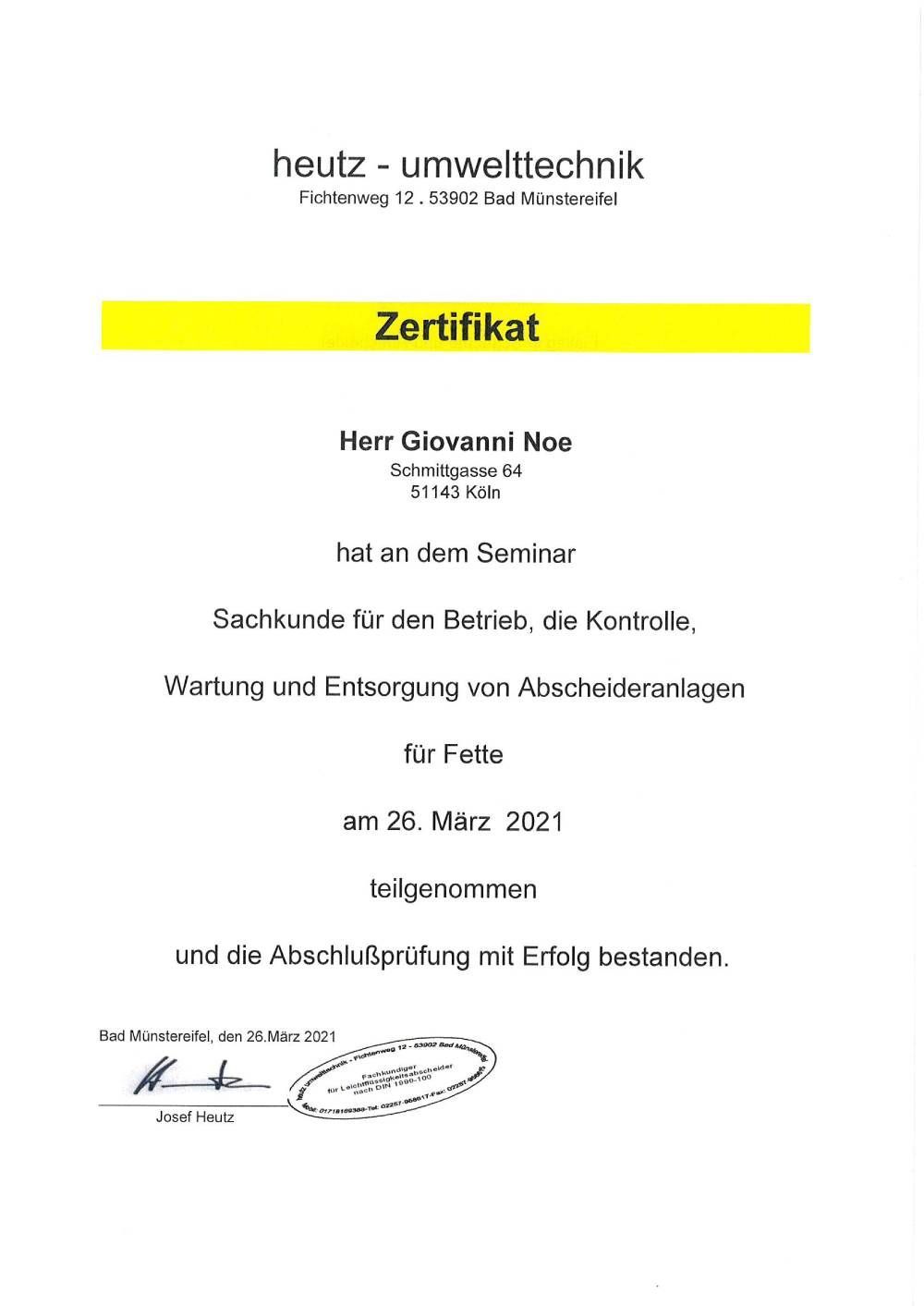 Ein fremdsprachiges Zeugnis mit gelbem Rand